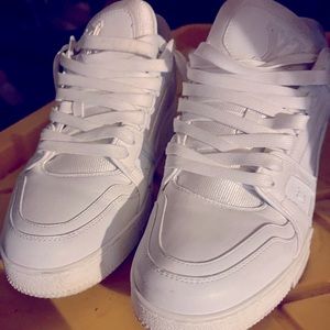 White Louis Vuitton sneakers Authentic great condition